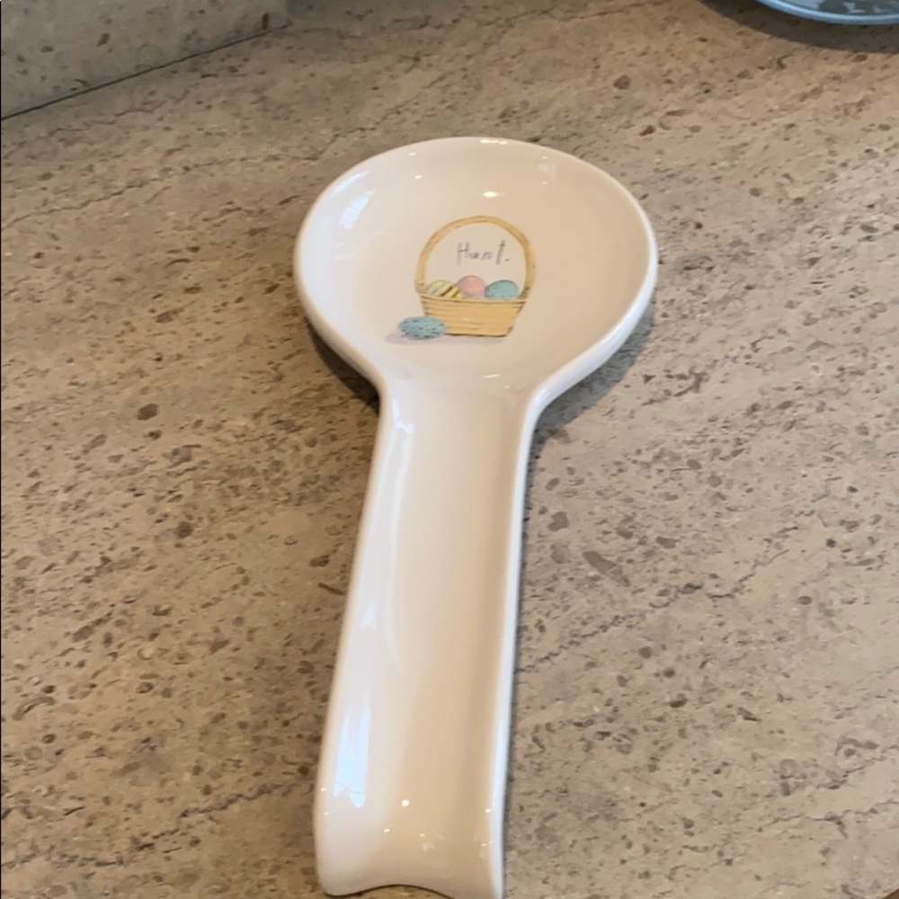 Rae Dunn egg “Hunt” ceramic spoon rest. - Picture 2 of 5